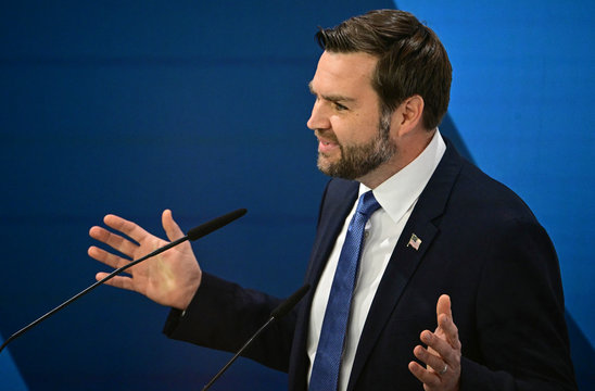 Le vice-président américain JD Vance s'exprime pendant la Conférence de Munich sur la sécurité, le 14 février 2025 (Crédit photo : AFP / Tobias SCHWARZ)