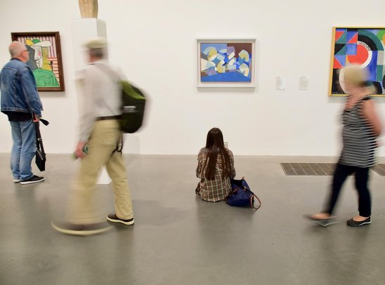 Photo illustration art gallery, Art Paris, April 2025 (Crédit photo : Pixabay - iSAWcompany)