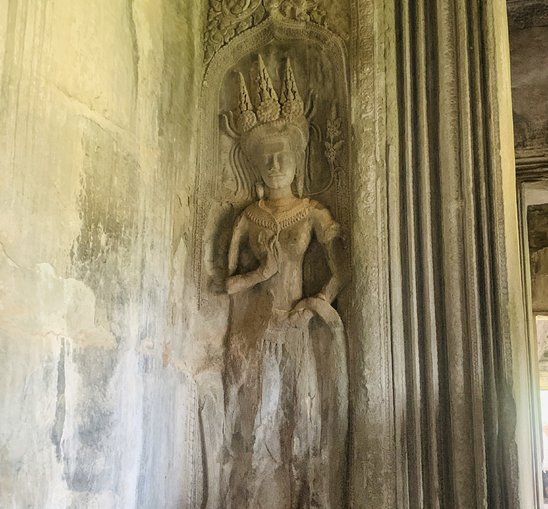 Sculpture apsara - Temple d'Angkor (Crédit photo : Julie Kheng)