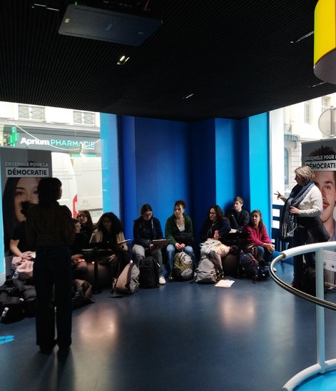 Les jeunes ont visité l'Europa Expérience à Paris. (Crédit photo : Fabian Le Bail)