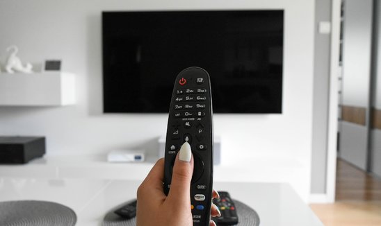 Fermeture des médias C8 et NRJ12 (Crédit photo : Pixabay - Alehandra13)