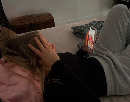 Le téléphone, un outil addictif omniprésent   (Crédit photo : Romane Guilbert)