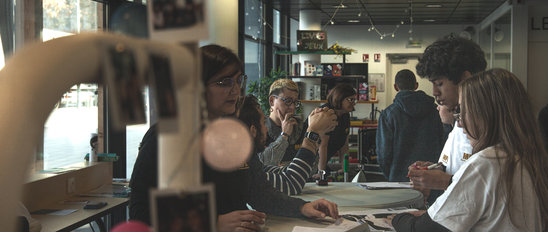 Un échange avec les apprenants durant l'édition 2024 (Crédit photo : Antoine Bazin)