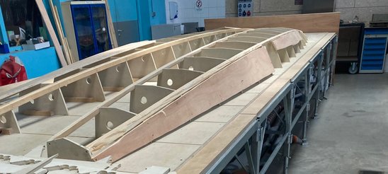 Construction du trimaran (Crédit photo : R. Mahé)