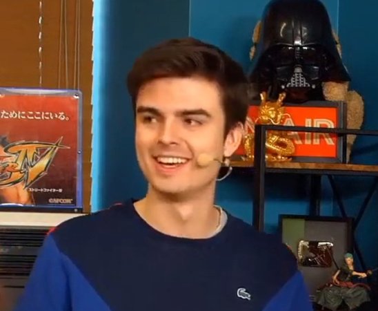 Hugo Travers, créateur du média Hugo Décrypte, connu pour rendre l’actualité accessible à tous. (Crédit photo : CC BY 3.0 Vinz Magicien Mentaliste, LeStream)