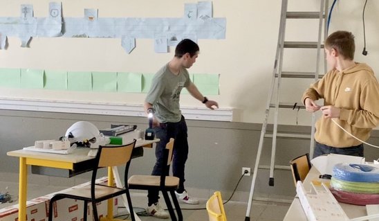 Rénovation d'une salle de cours (Crédit photo : MFR CFA Saint-Etienne de Montluc)