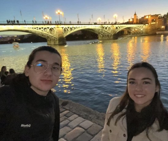 Lalie Bossardet  Mathéo Foucaud,(première GA) depuis Séville. (Crédit photo : Lycée Saint-Marie)