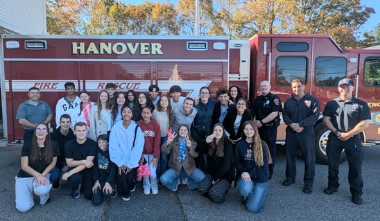 A Hanover, les jeunes ont visité la caserne des pompiers. (Crédit photo : Lucie Rochereau)