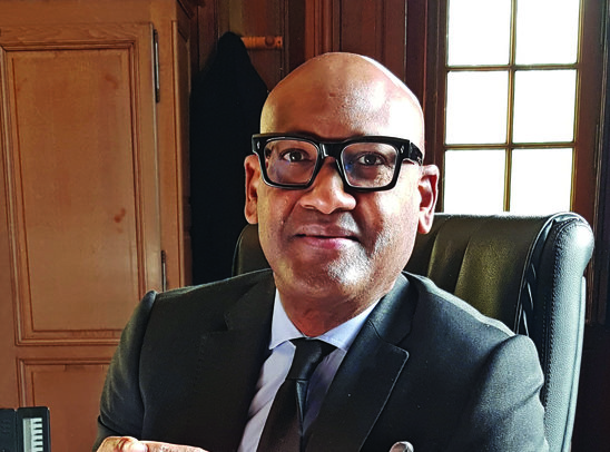 M. Lawal, directeur de l'établissement (Crédit photo : Mélissa Riffard)