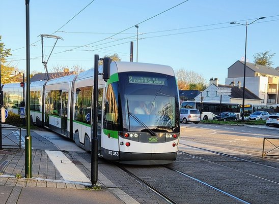 Tram station Recteur Schmidt (Crédit photo : Mathis Leroux)