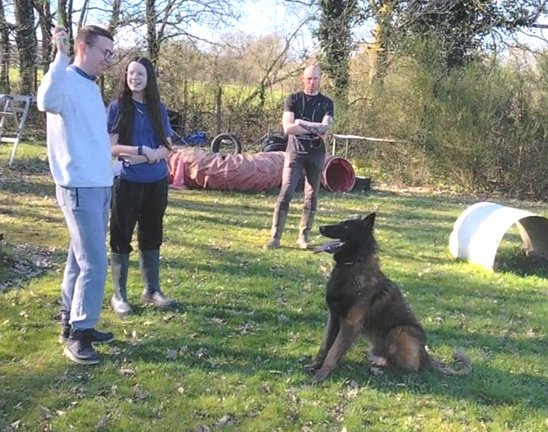 Séance de médiation animale avec François des Forêts d'Opale. (Crédit photo : S.Douet)