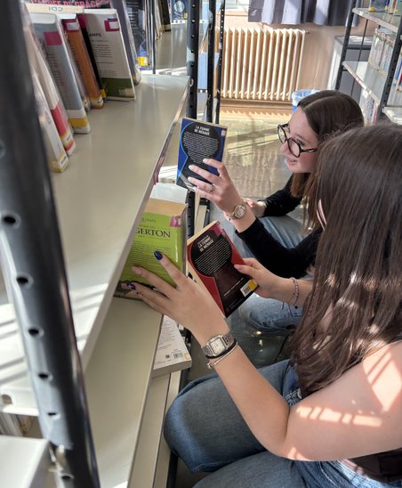 La jeunesse se met à la lecture (Crédit photo : StMactu Pley Léane, Perret Lisa)
