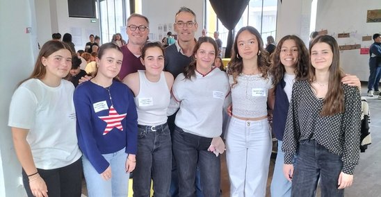 Le 25 mars, les élèves finalistes dans les locaux du concours de l’Observatoire des inégalités. (Crédit photo : Nicolas Gagnié)