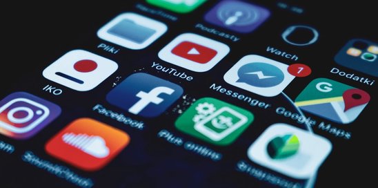 Les réseaux sociaux : influence chez les jeunes (Crédit photo : Pexels - Mateusz Dach)