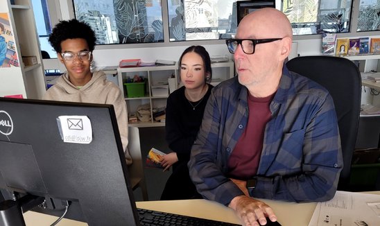 Claude Saulais, bénévole pour l'association Journal des lycées. (Crédit photo : V.Onillon)