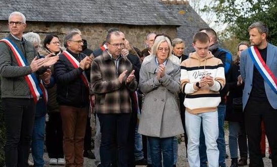 Rassemblement de soutien à Olivier Pellan ce lundi 30 mars. (Crédit photo : Elsa Rancel)