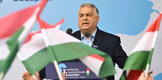 Le Premier ministre hongrois Viktor Orban, le 23 mars 2026. (Crédit photo : AFP / Attila KISBENEDEK)