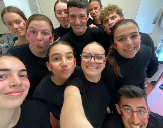 Les élèves de l’Option Théâtre, prêts à représenter la France. (Crédit photo : Lycée Notre‑Dame‑du‑Roc)
