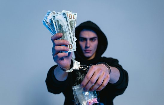 Livraison de drogue (Crédit photo : pexels-photo - Mart production)