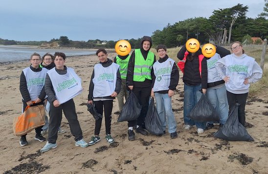 Les 4e sur la plage de Pont-Mahé (Crédit photo : MFR Châteaubriant)