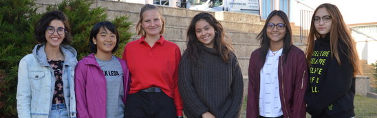 De gauche à droite : Lara (Brésilienne), Kotoyo (japonaise), Stella (allemande), Adriana Sofia (mexicaine), Laura et Julieta (espagnoles) (Crédit photo : Lycée Charles Péguy)